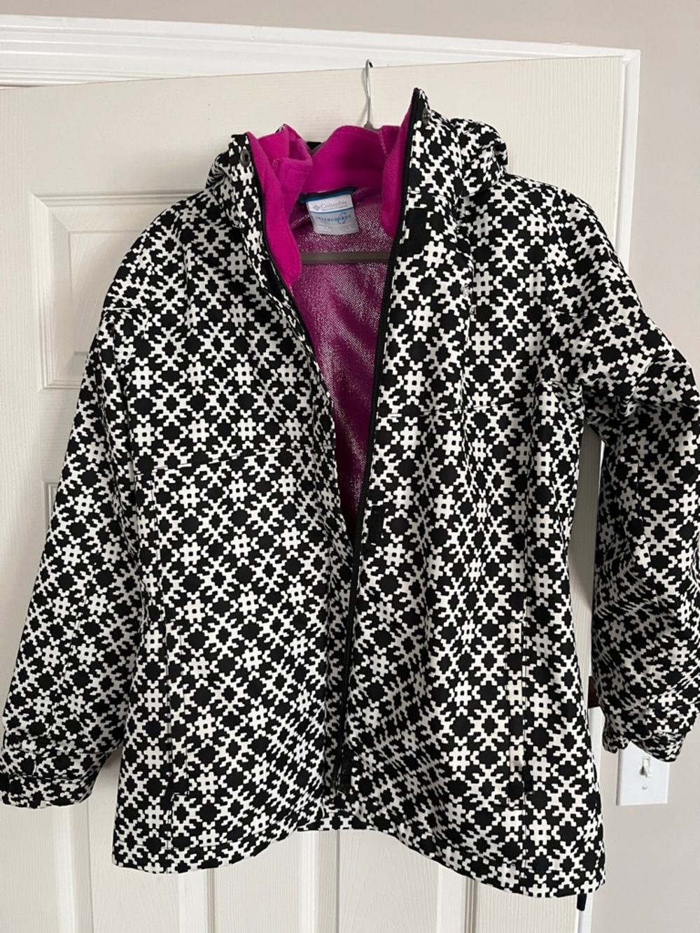 Girl’s Black & White Pattern Ski Jacket with Fuchsia Lining